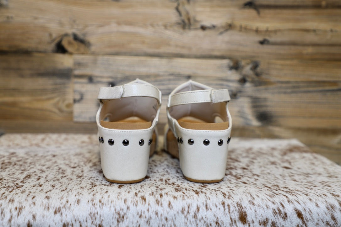 The Carley Wedge in Cream