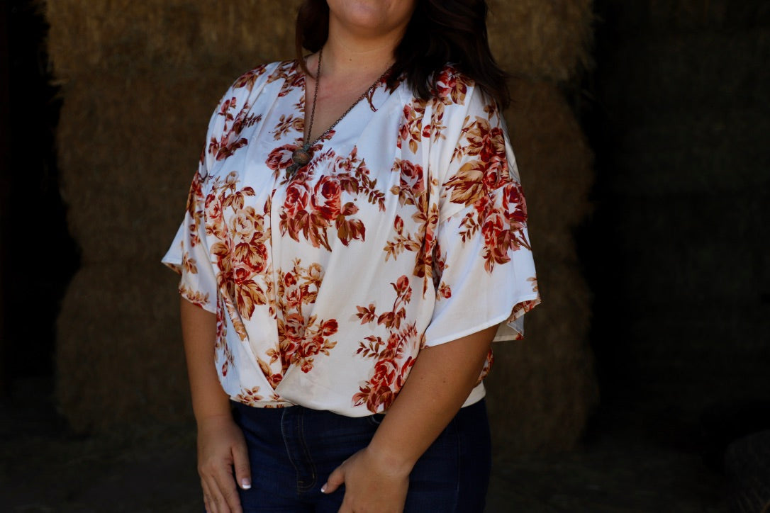 Bell Sleeve Floral Top w/ V Neck -Off White